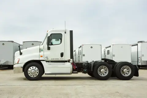 3 Axle - Tractor Rentals