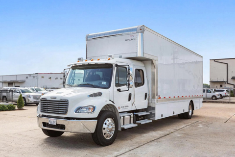 Crew Cab 7 Ton (Air Ride) - Box Truck Rentals