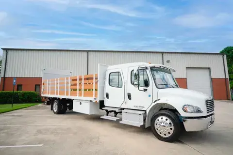 Low-profile 22’ Stakebed - Stakebed Truck Rentals